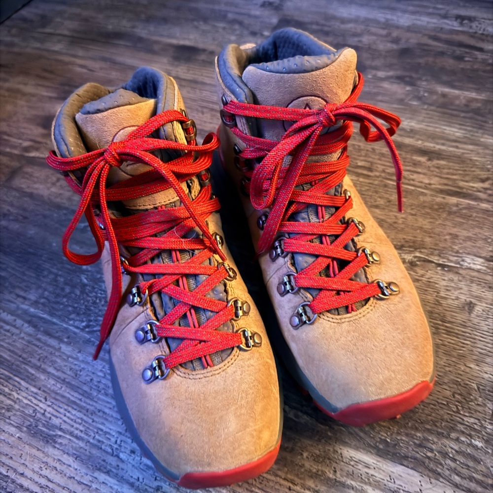Danner Tan Suede Hiking Boots size 7.5